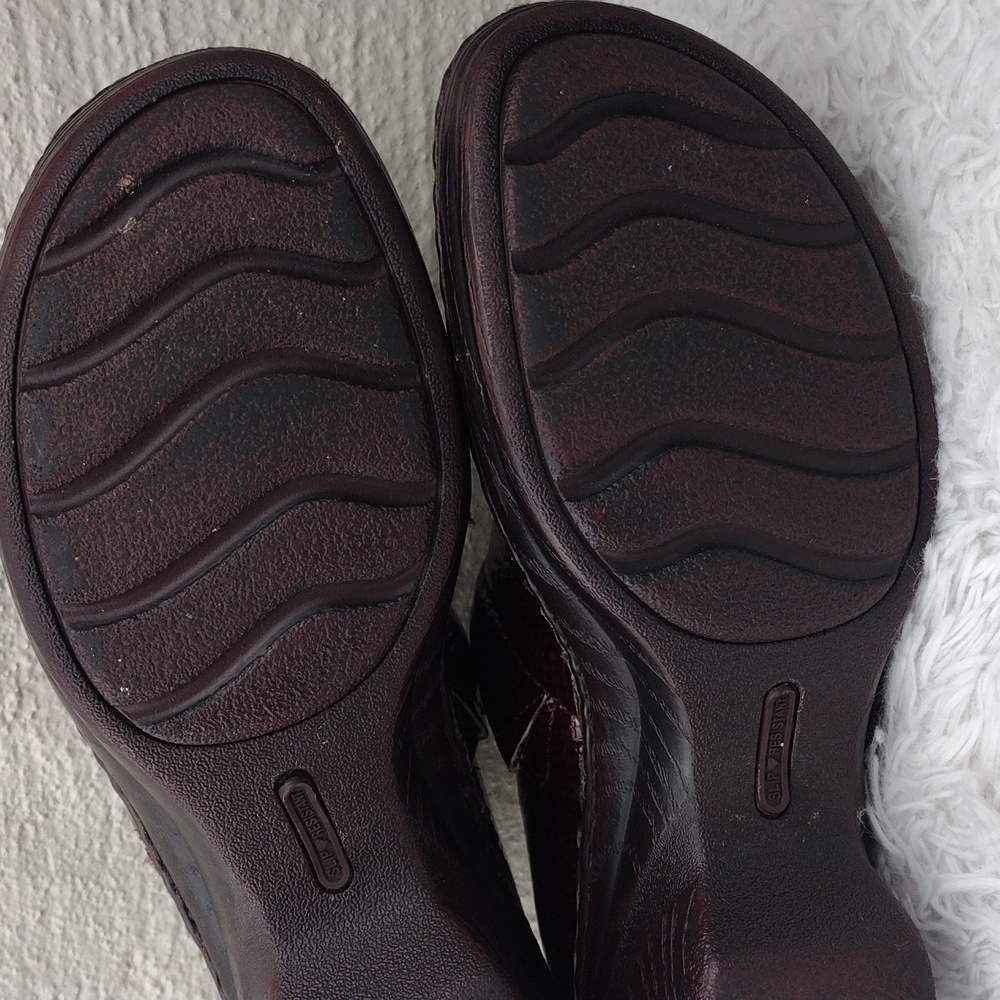 Nurse Mates Pillow Top Halle Burgundy Snakeskin Leather Round Toe Clog Shoes - Picture 8 of 16